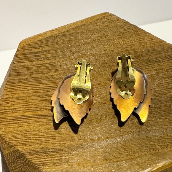 Vintage textured copper double leaf clip on earrings boho nature whimsical - Picture 5 of 7